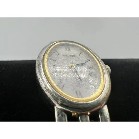 Seiko Quartz Oval Gold Tone Vintage Women's Watch V400-1029 Needs Battery - Picture 6 of 7